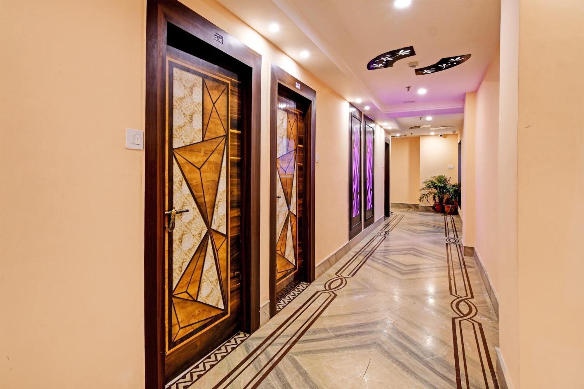 Townhouse The Grand Touch & The Royal Touch Hotel Digha  Bagian luar foto