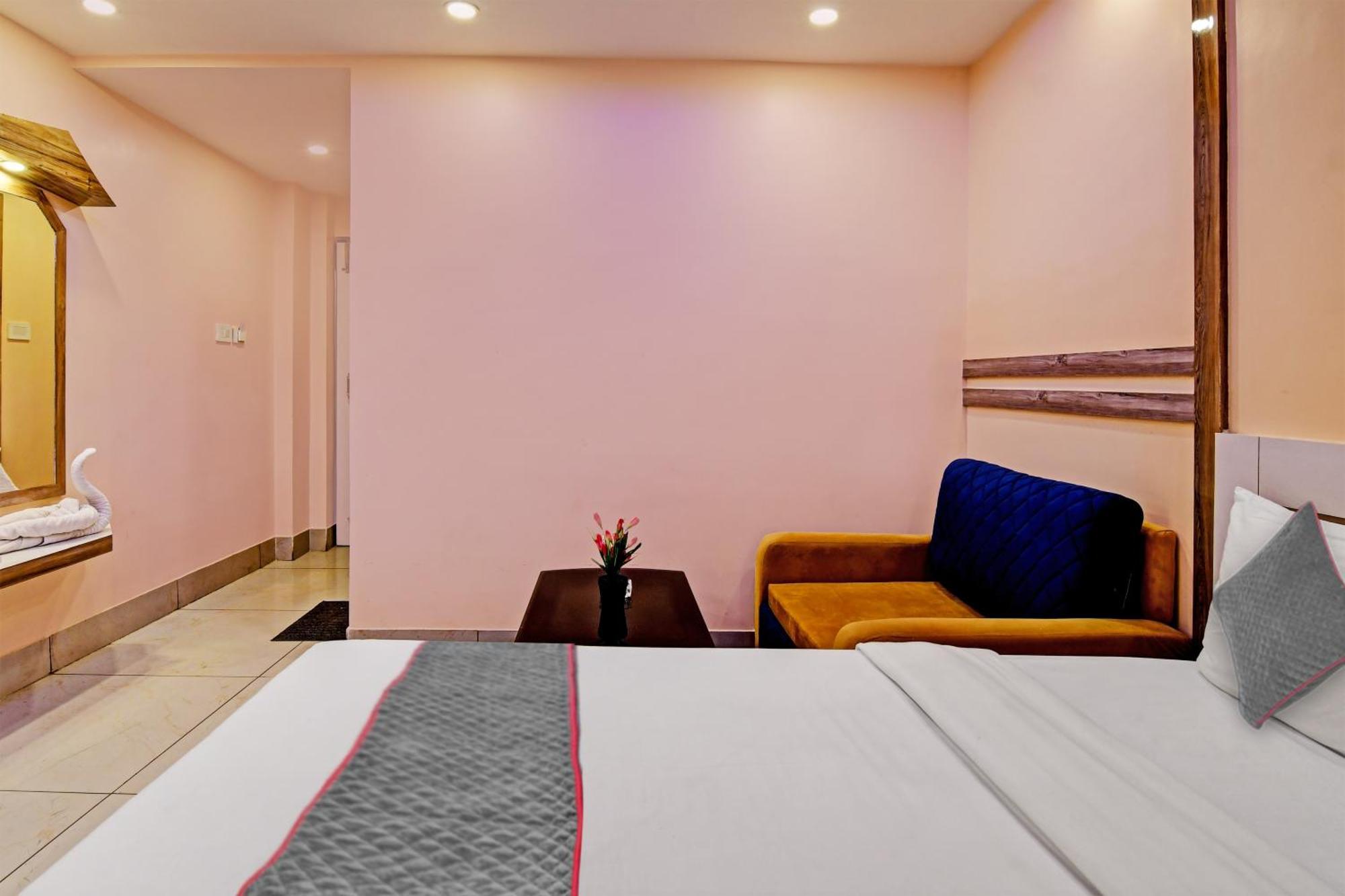 Townhouse The Grand Touch & The Royal Touch Hotel Digha  Bagian luar foto