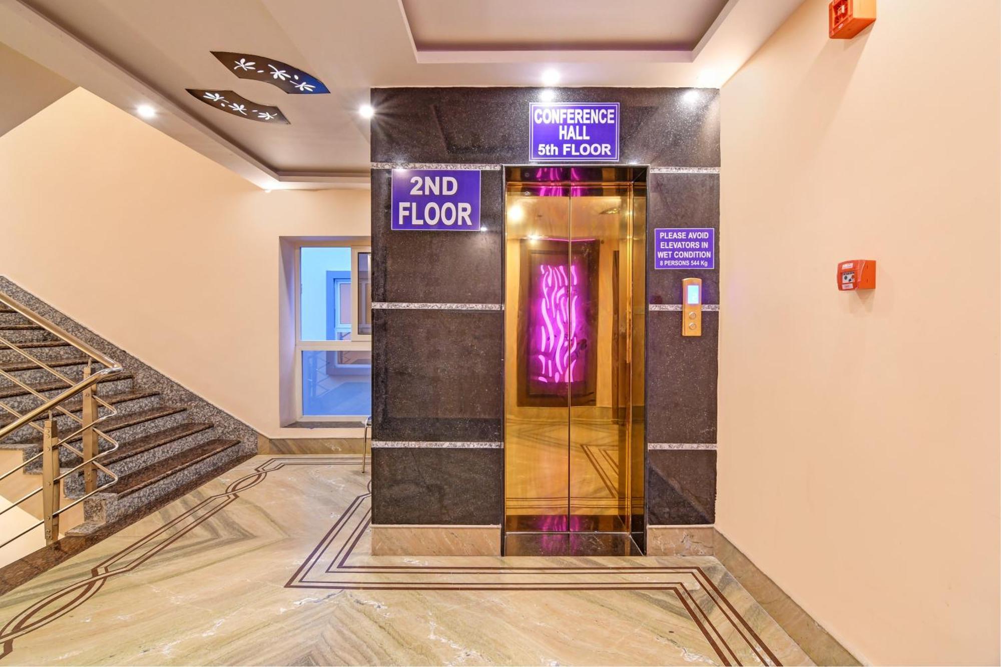 Townhouse The Grand Touch & The Royal Touch Hotel Digha  Bagian luar foto