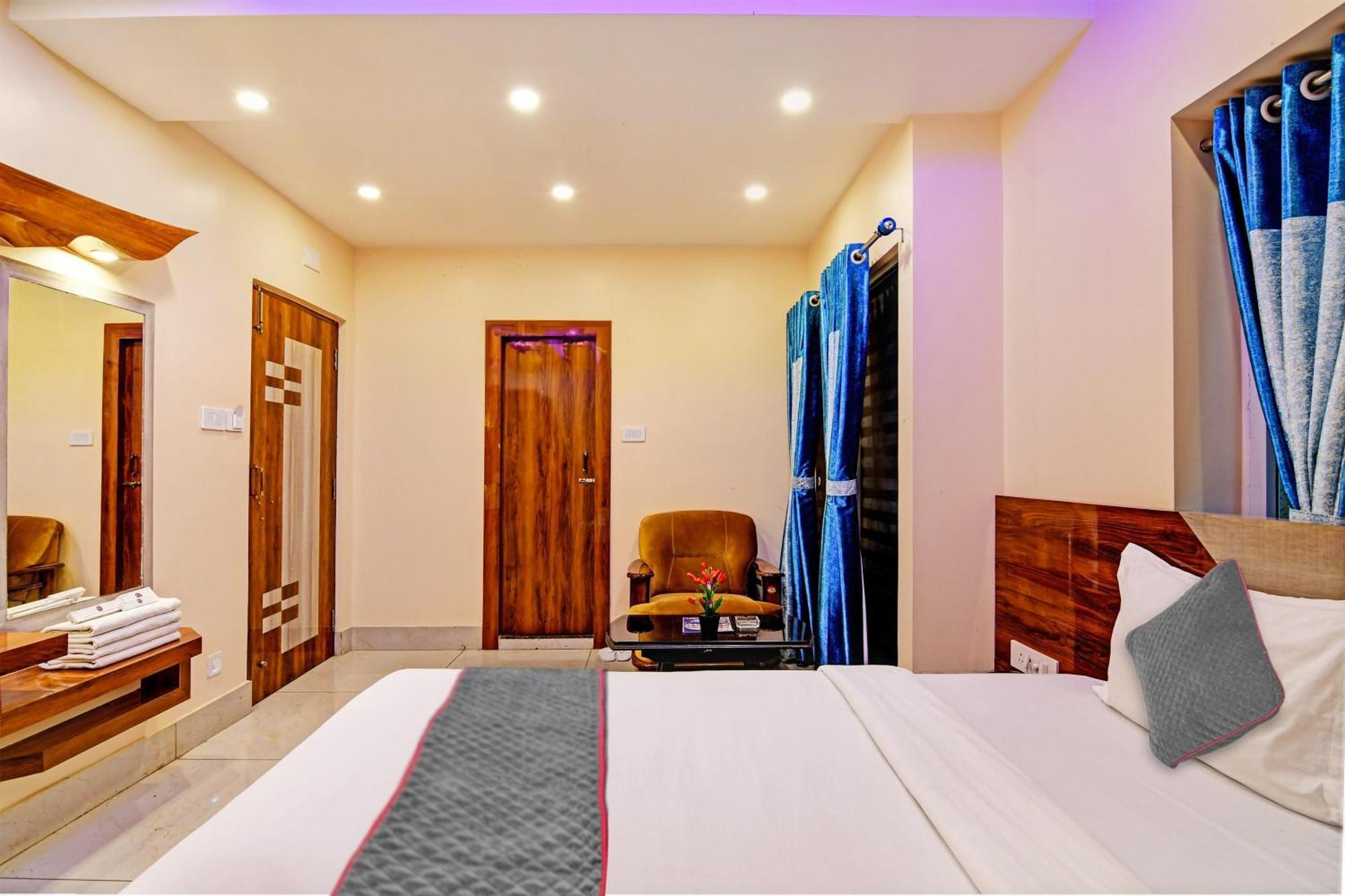 Townhouse The Grand Touch & The Royal Touch Hotel Digha  Bagian luar foto